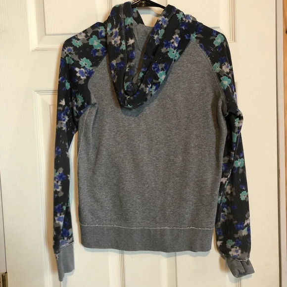Aeropostale Grey Floral Zip Hoodie Women’s Small - Picture 3 of 3